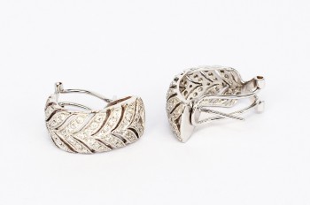 18K WG Diamond Ear Clip