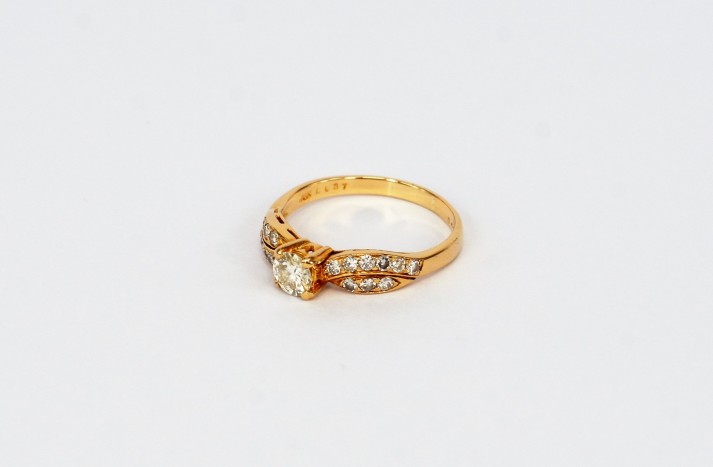 18K YG Diamond Ring