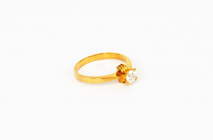 916 YG Diamond Ring