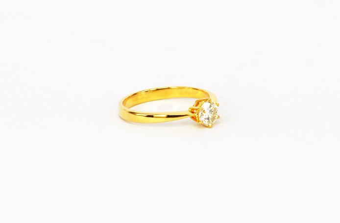 18K YG Diamond Ring