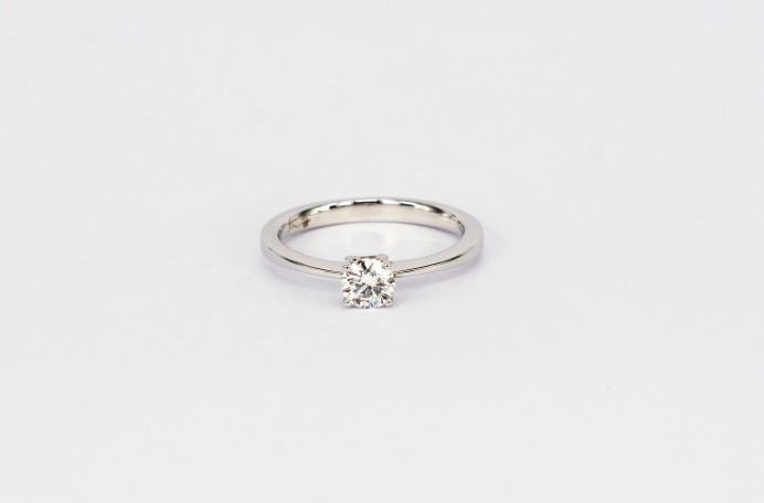 *18K WG Diamond Ring