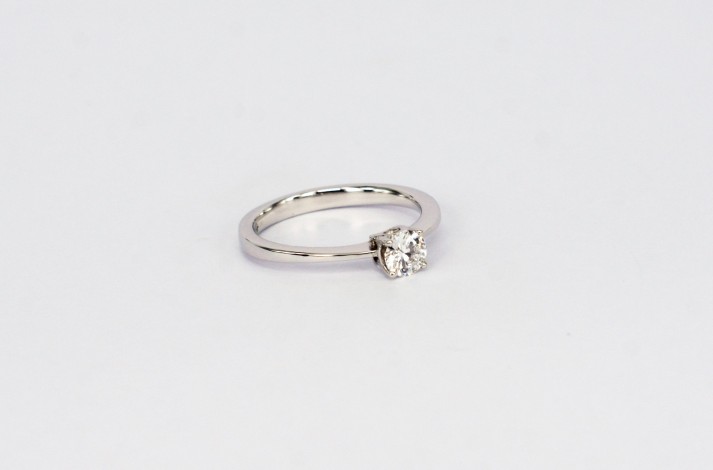 *18K WG Diamond Ring