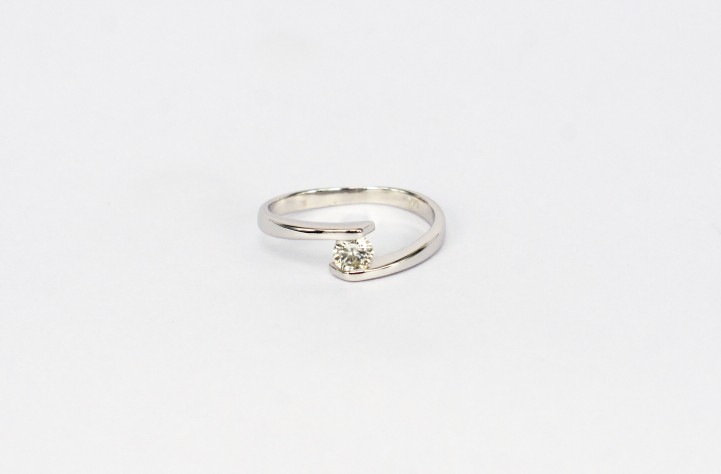 18K WG Diamond Ring