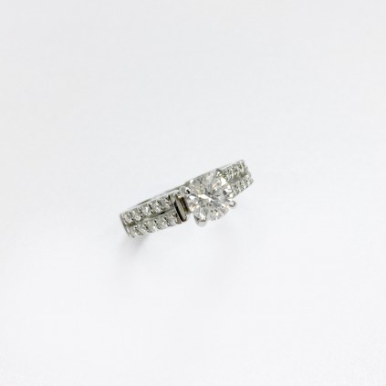 *18K WG Diamond Ring D1-0.63CT CLR-E VVS1 GIA CERT:15538749, ESTIMATED D20-0.24CT