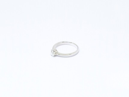 *18K WG Diamond Ring