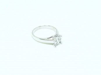 18K WG PRINCESS CUT DIAMOND RING