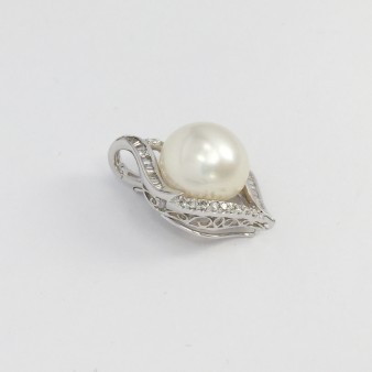 18K WG PEARL,DIA PENDANT