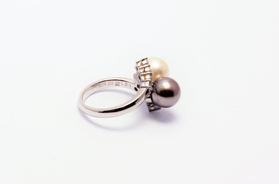 PT900 WG Diamond & Pearl Ring