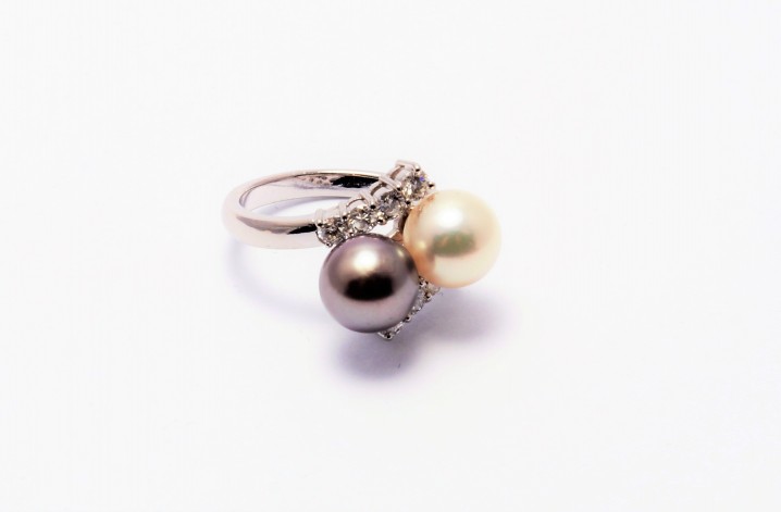 PT900 WG Diamond & Pearl Ring