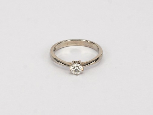 18K WG Diamond Ring