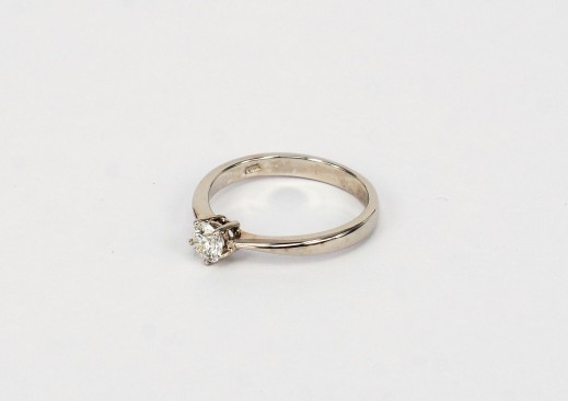 18K WG Diamond Ring