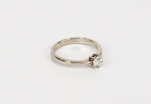 18K WG Diamond Ring