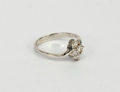 18K WG Diamond Ring