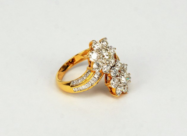 18K YG Diamond Ring